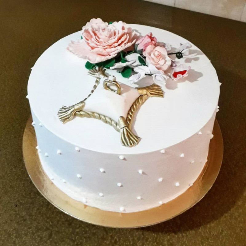 Красивый торт на помолвку