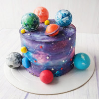 Торт в виде космоса с планетами