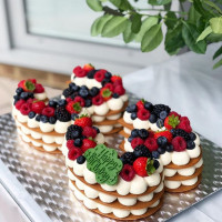 Торт на корпоратив с ягодами