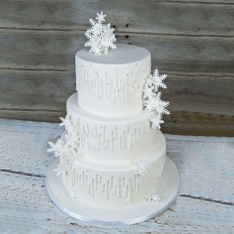 Свадебный торт со снежинками
