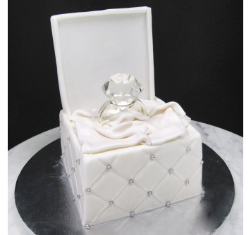 Одноярусный свадебный торт с кольцами