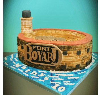 Торт в форме форта Боярд