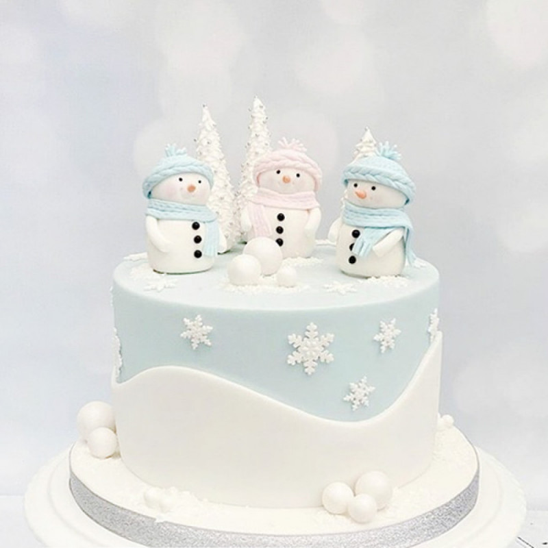 Новогодний торт со снеговиками