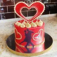 Торт на 14 февраля с сердечками