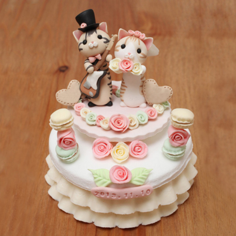 Торт с кошечками на маленькую свадьбу