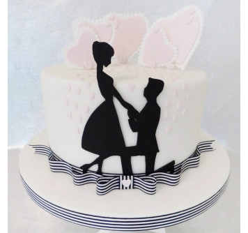 Торт на 10-ю годовщину свадьбы с силуэтами