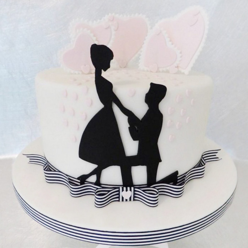 Торт на 10-ю годовщину свадьбы с силуэтами