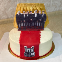 Торт группа БТС на красной дорожке