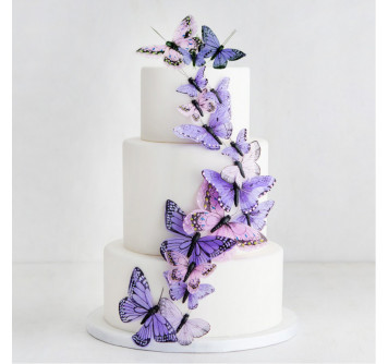 Свадебный торт с сиреневыми бабочками