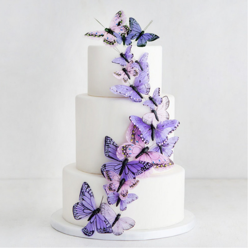 Свадебный торт с сиреневыми бабочками