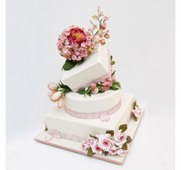 Многоярусный падающий свадебный торт