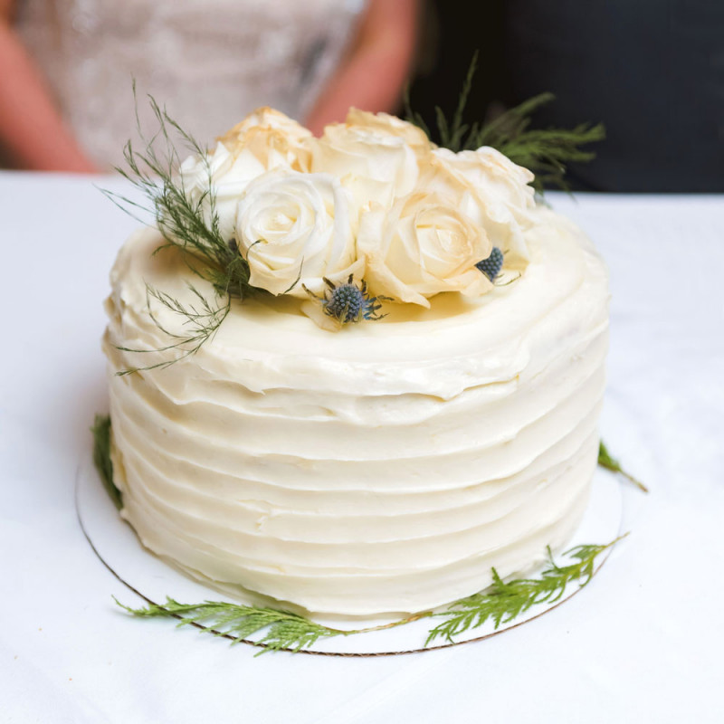 Одноярусный торт на зимнюю свадьбу