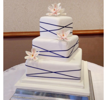 Свадебный торт с ленточками