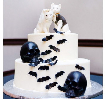 Торт с кошками на готическую свадьбу