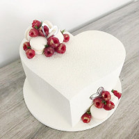 Белый торт сердце