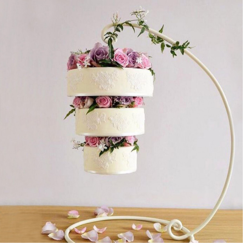 Свисающий торт на свадьбу